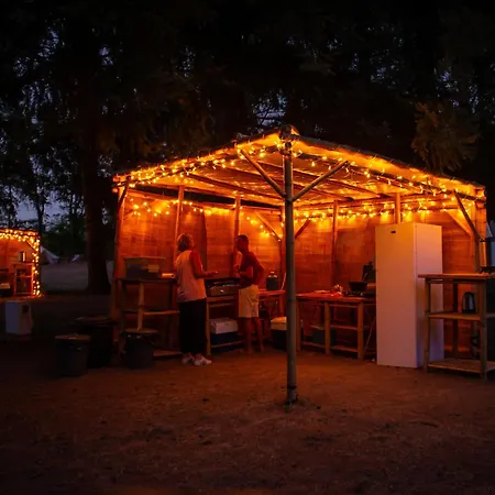 Lodg'ing Nature Camp Dordogne Lacave (Lot)