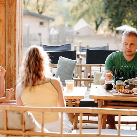 Lodg'ing Nature Camp Dordogne * Lacave (Lot)