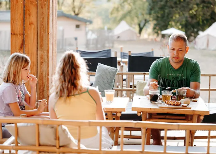 Lodg'ing Nature Camp Dordogne * Lacave (Lot)